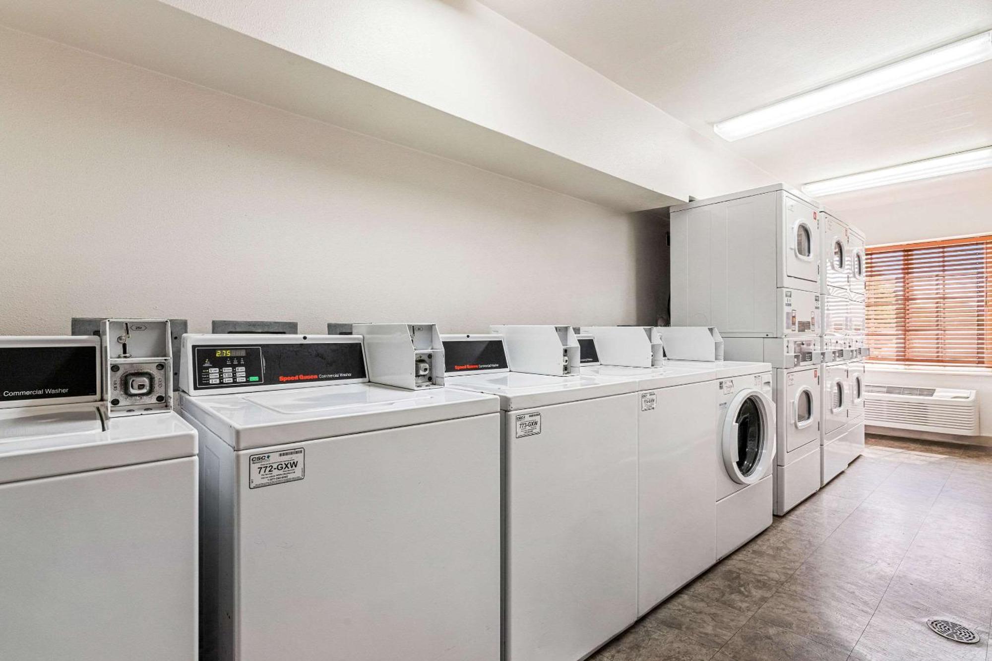 Woodspring Suites Tulsa Eksteriør bilde