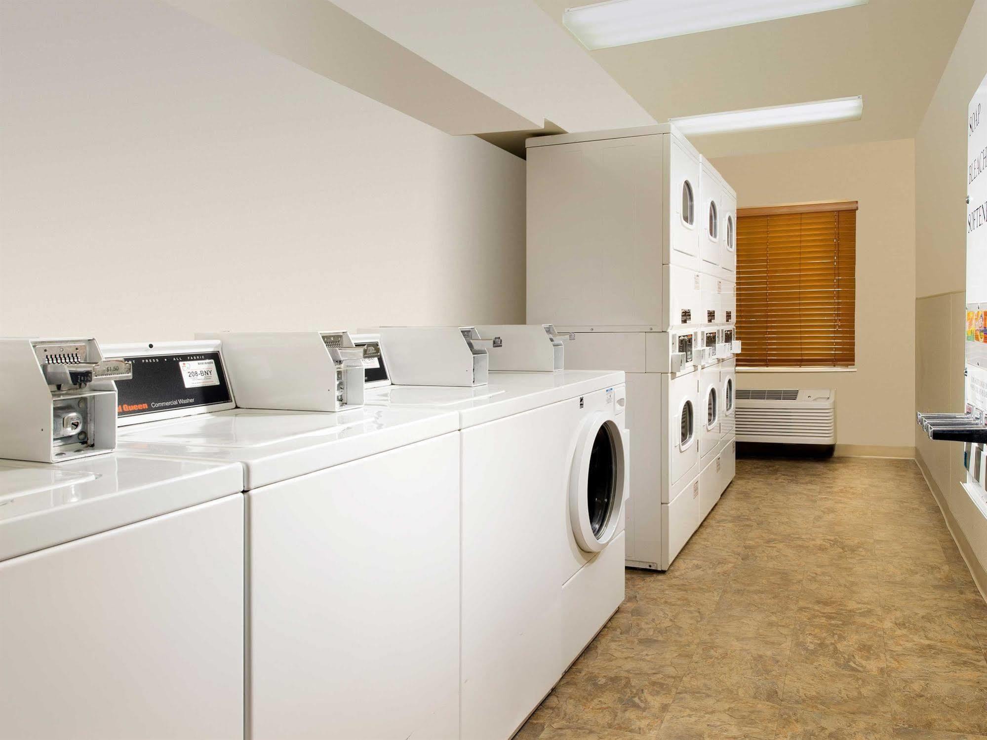 Woodspring Suites Tulsa Eksteriør bilde